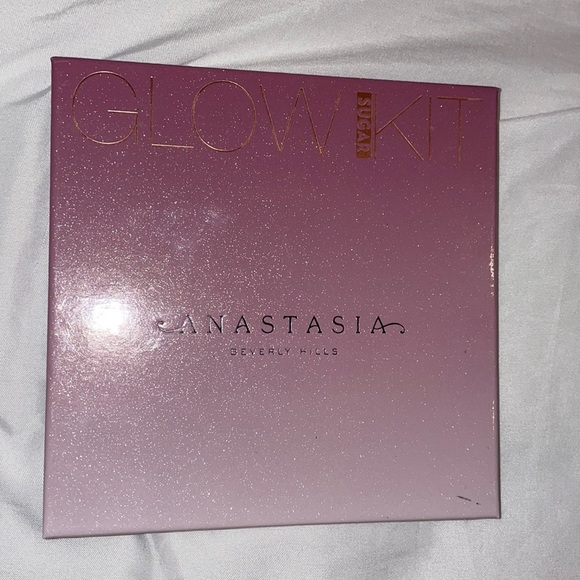 Anastasia glow palette✨